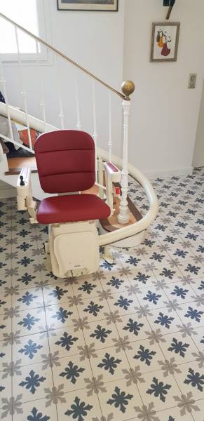 Installation d'un fauteuil monte-escaliers à Marseille.
