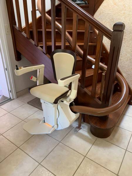 installation d'un fauteuil monte escaliers eléctrique sur mesure à GAP dans les Hautes-Alpes (05)