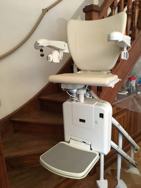 fauteuil monte-escalier TOULON 83